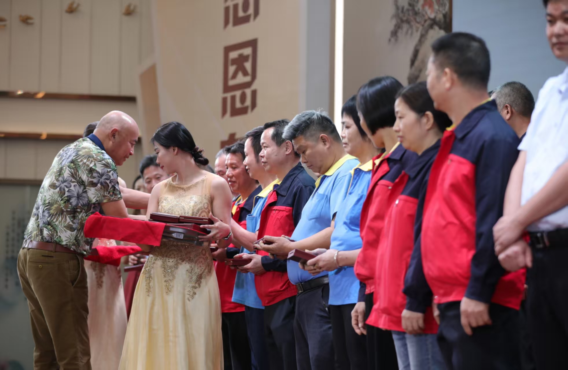 十年匠心鑄鐵罐，廿載堅(jiān)守敬榜樣——致敬鐵罐包裝事業(yè)的長(zhǎng)情守護(hù)者